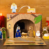 yoamo Spielkrippe Adventskalender für Kinder mit 24 Holzfiguren, hochwertigem Spielkoffer und Weihnachts-Geschichte, 27-teilig (1 Set)